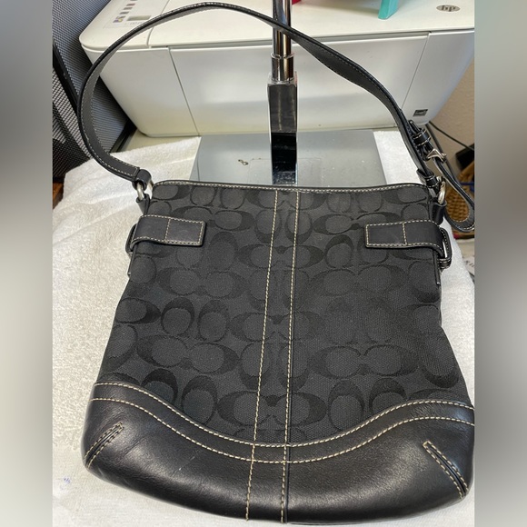 Authentic Coach Slim Duffle - Picture 2 of 5